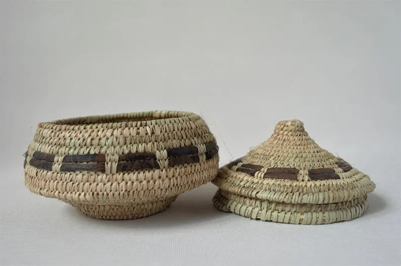 Round wicker box, Trinket box